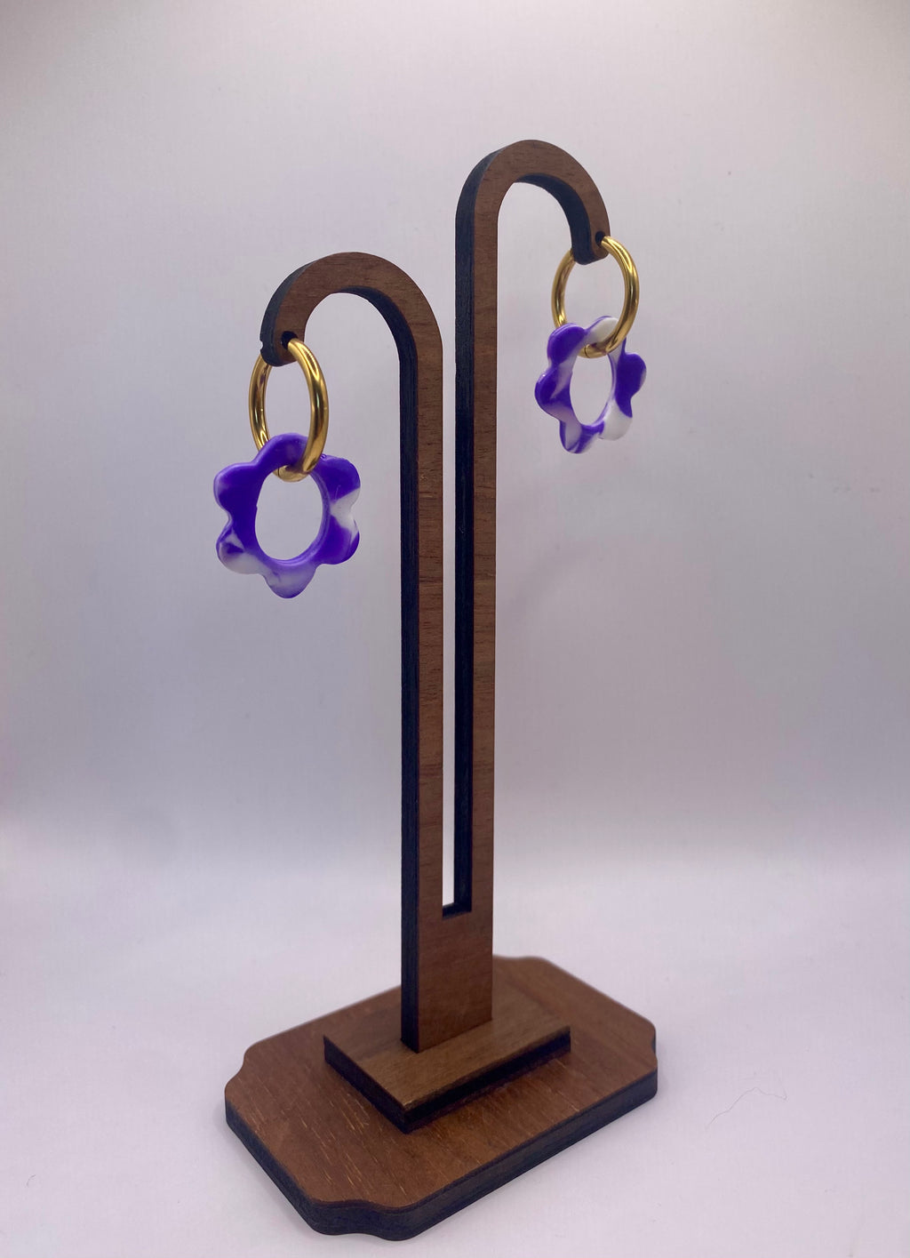 Boucles fleurs violettes