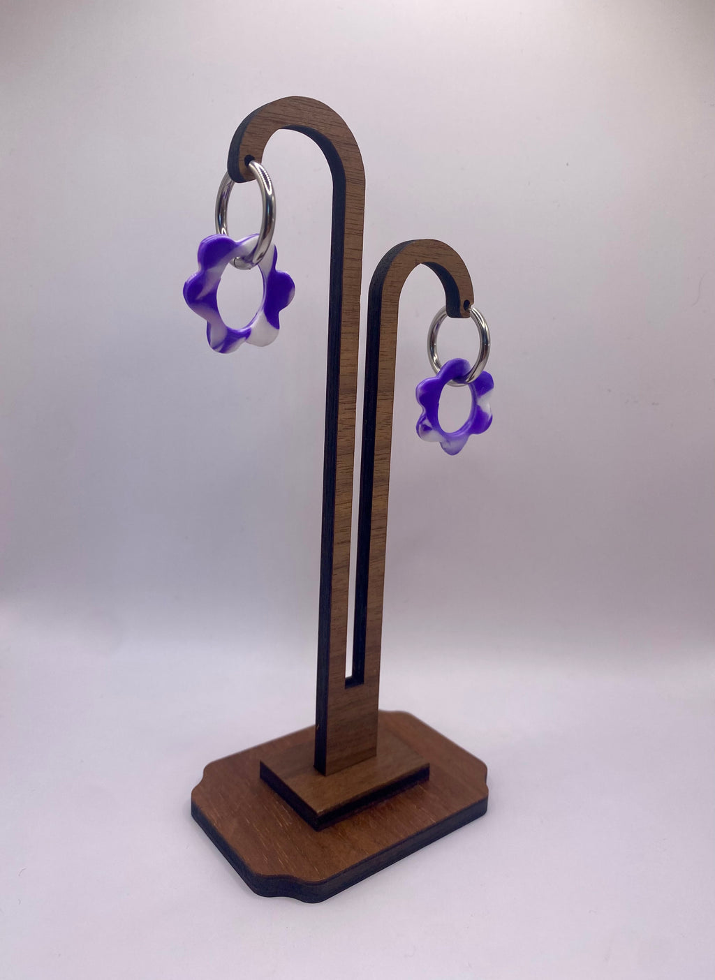 Boucles fleurs violettes