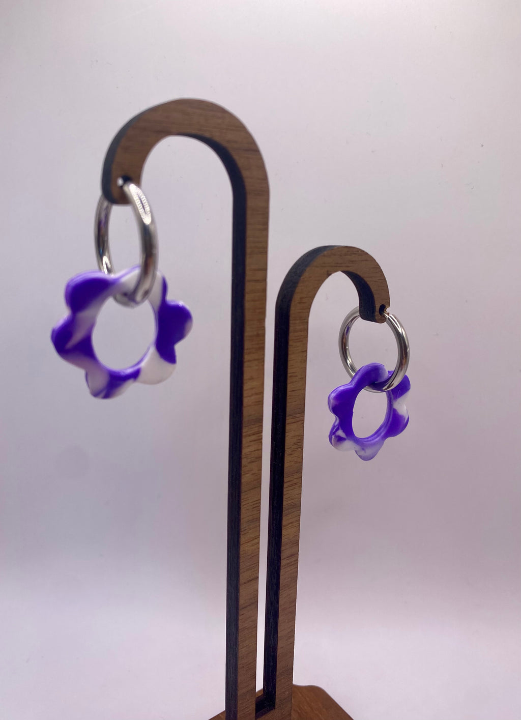 Boucles fleurs violettes