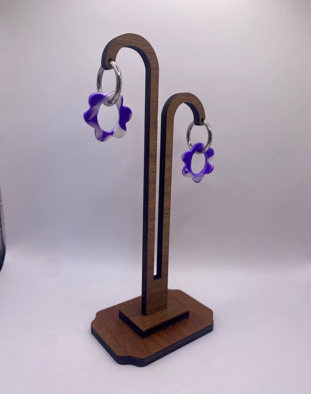 Boucles fleurs violettes