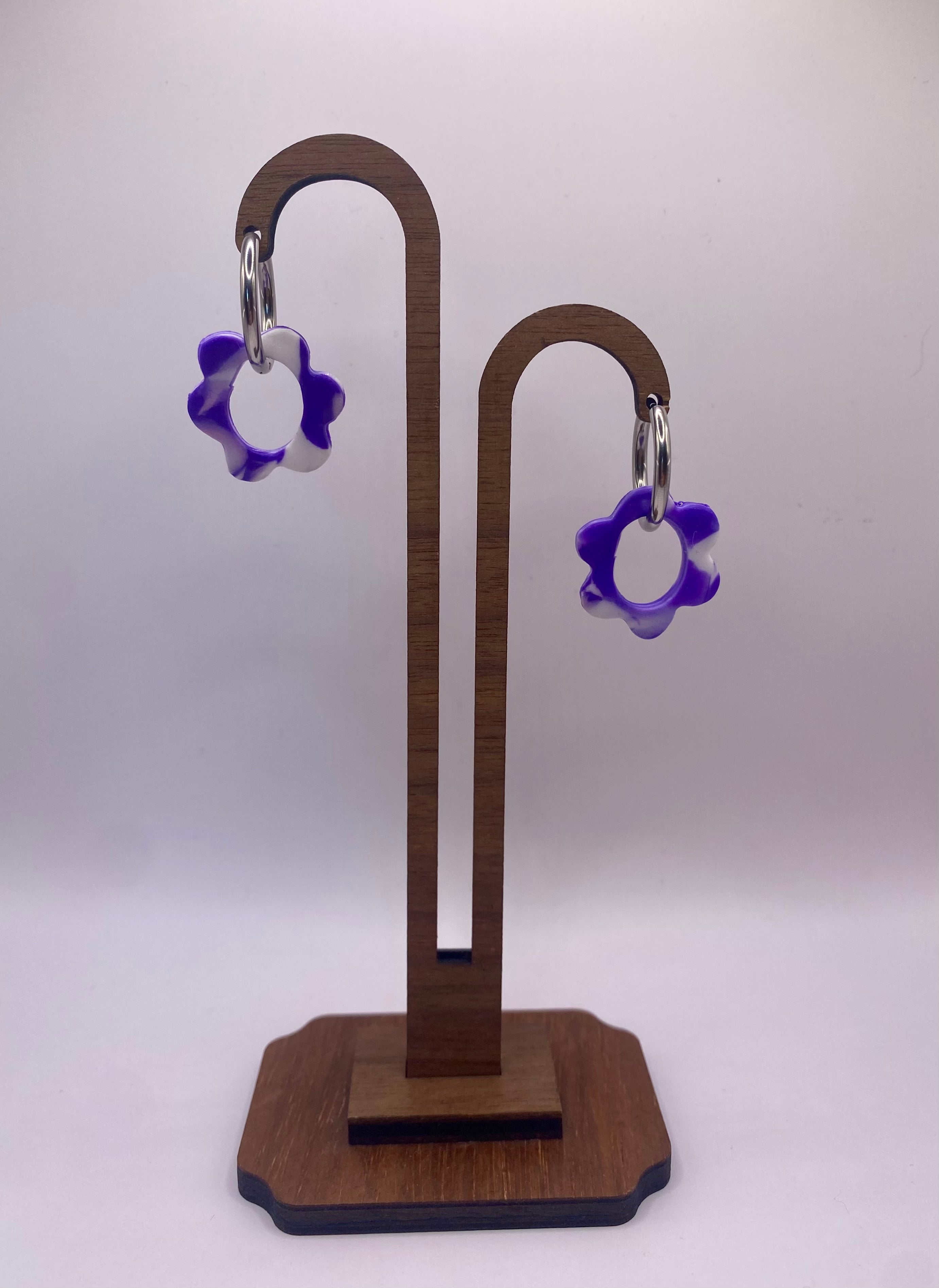 Boucles fleurs violettes