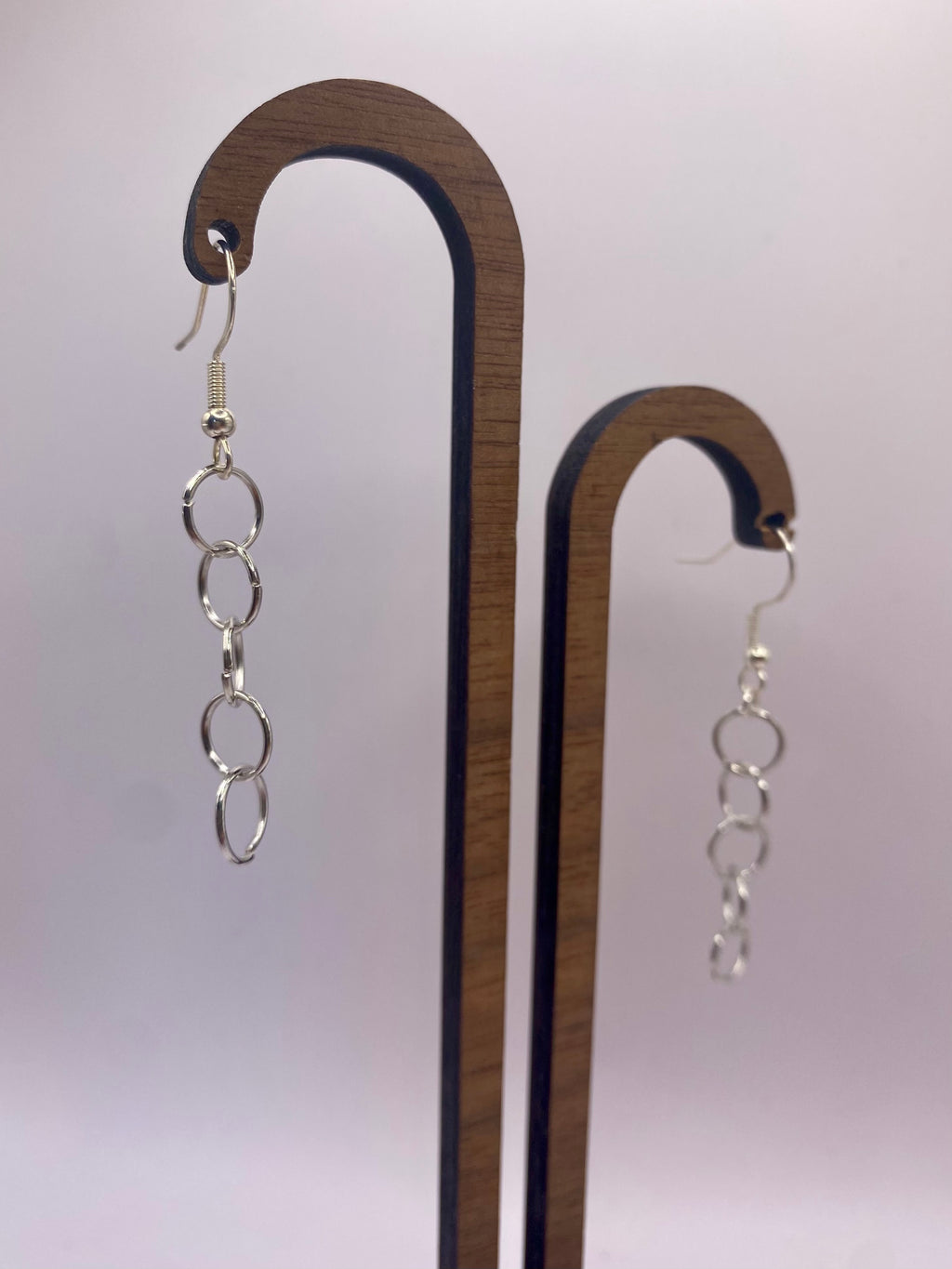 Boucles pendantes argentées