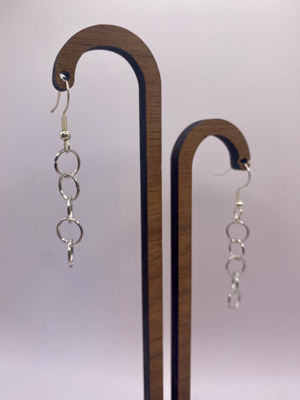 Boucles pendantes argentées