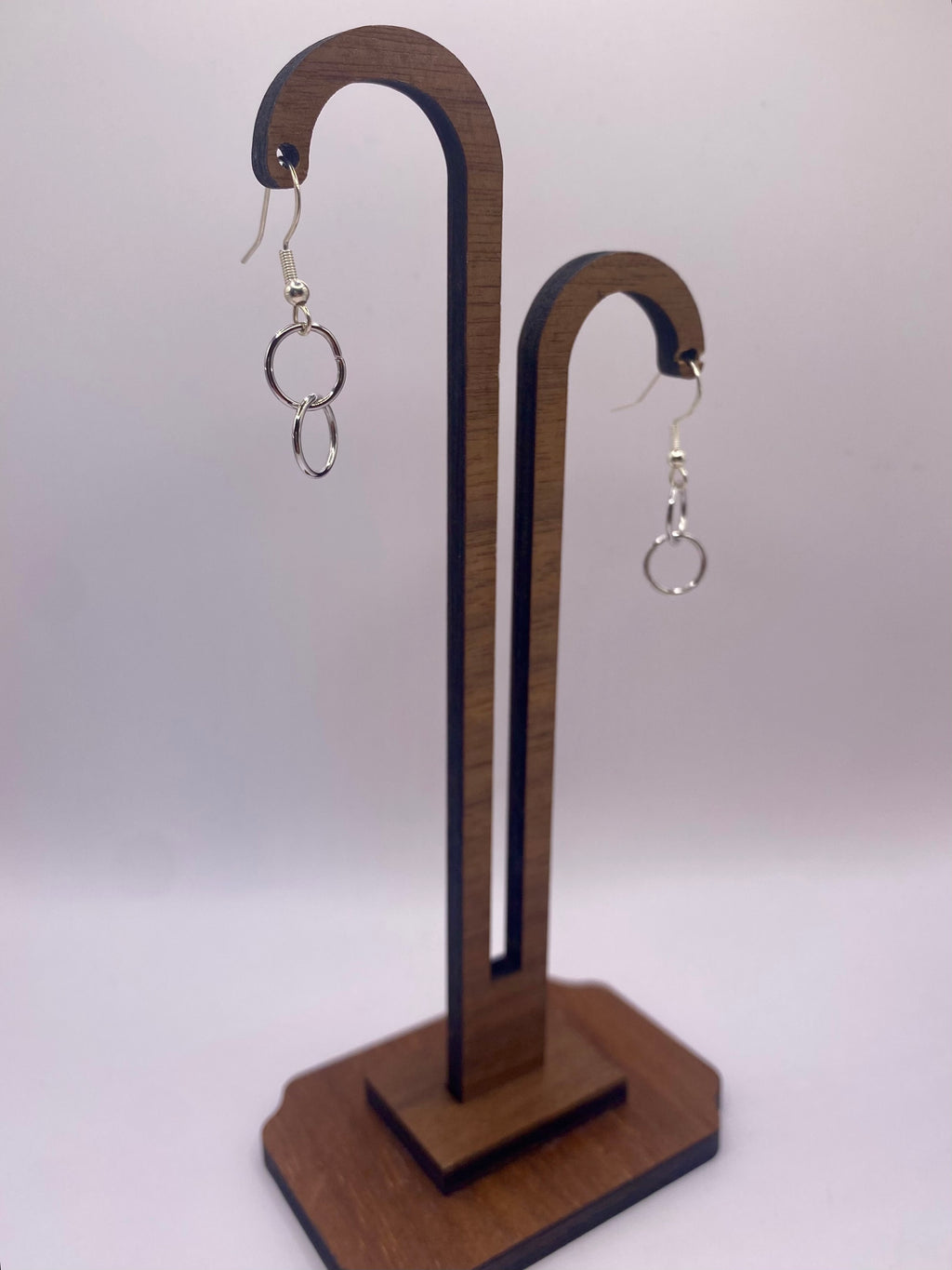 Boucles pendantes argentées