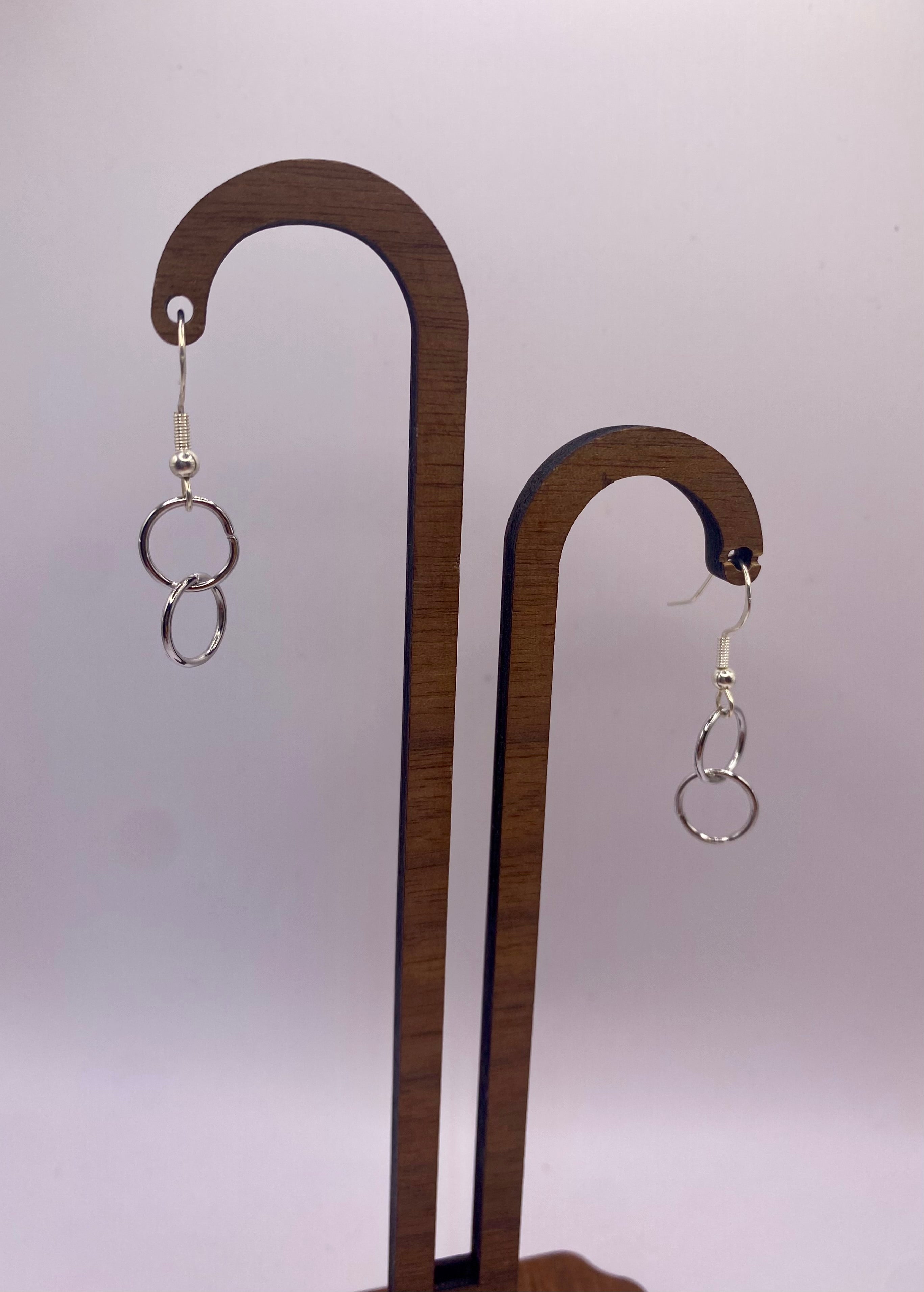 Boucles pendantes argentées